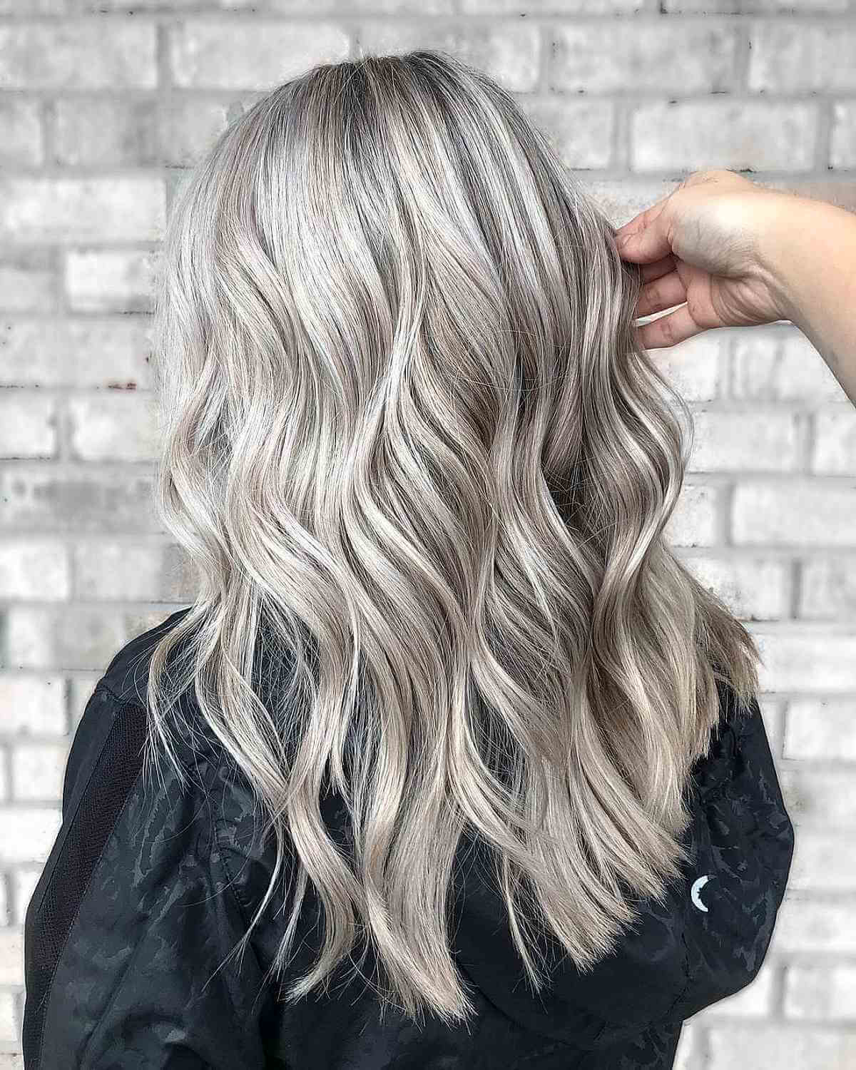 Mèches blondes platine :tendances, techniques et conseils d experts
