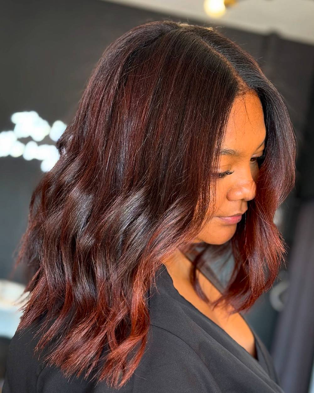 Couleur de cheveux cerise chocolat :tendances, nuances et conseils pour un look riche 
