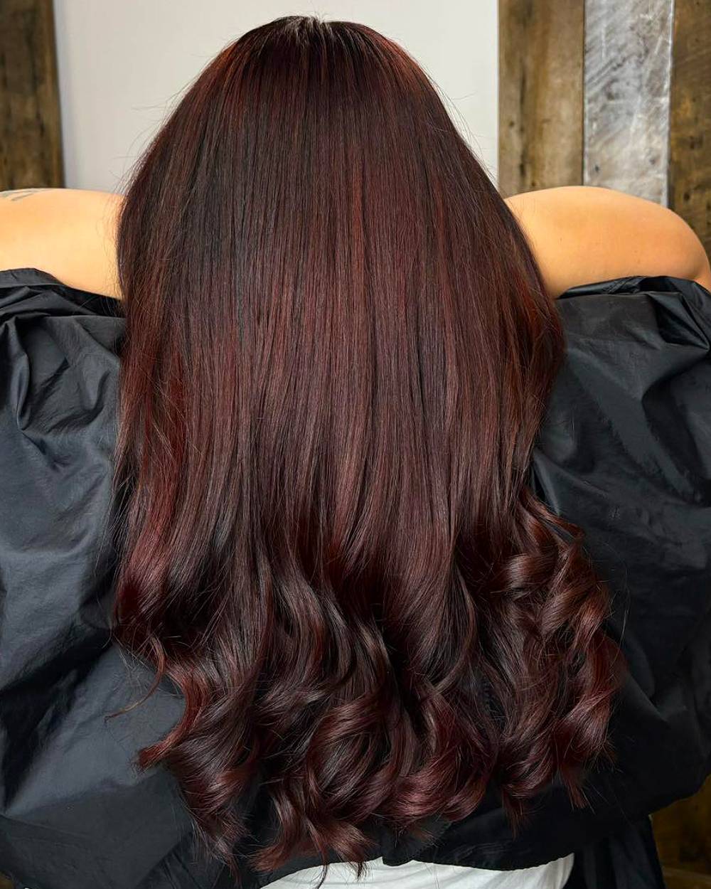 Couleur de cheveux cerise chocolat :tendances, nuances et conseils pour un look riche 