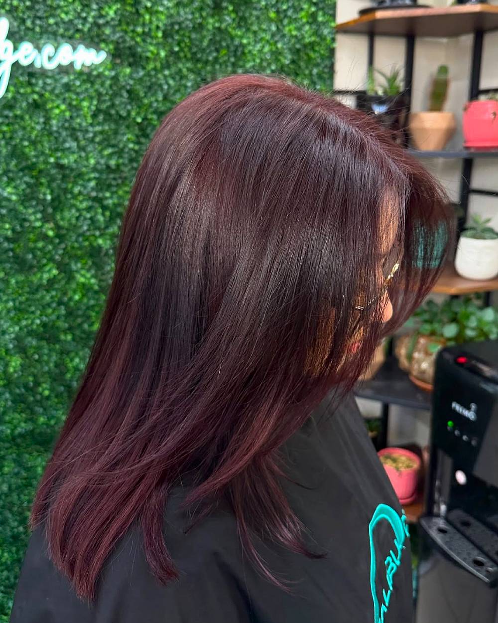 Couleur de cheveux cerise chocolat :tendances, nuances et conseils pour un look riche 