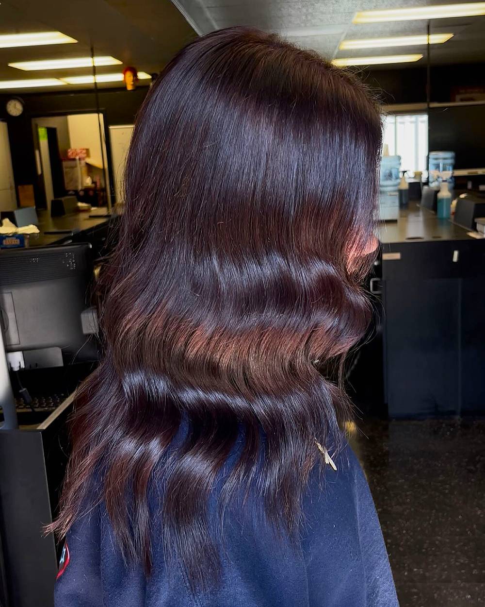 Couleur de cheveux cerise chocolat :tendances, nuances et conseils pour un look riche 