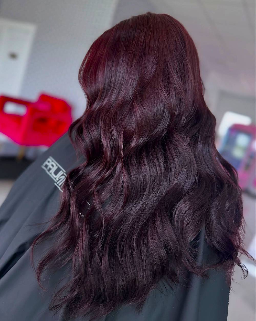 Couleur de cheveux cerise chocolat :tendances, nuances et conseils pour un look riche 