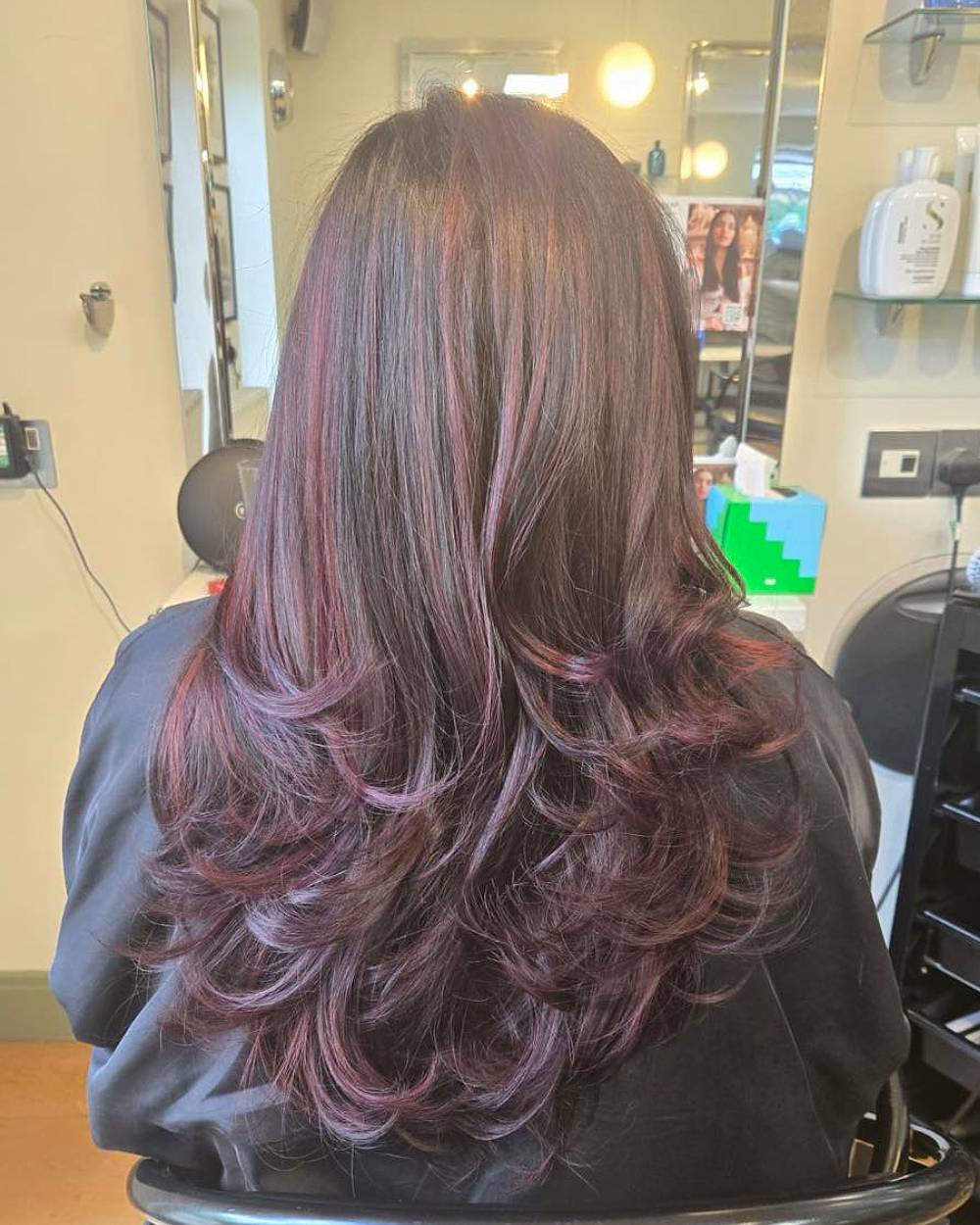 Couleur de cheveux cerise chocolat :tendances, nuances et conseils pour un look riche 