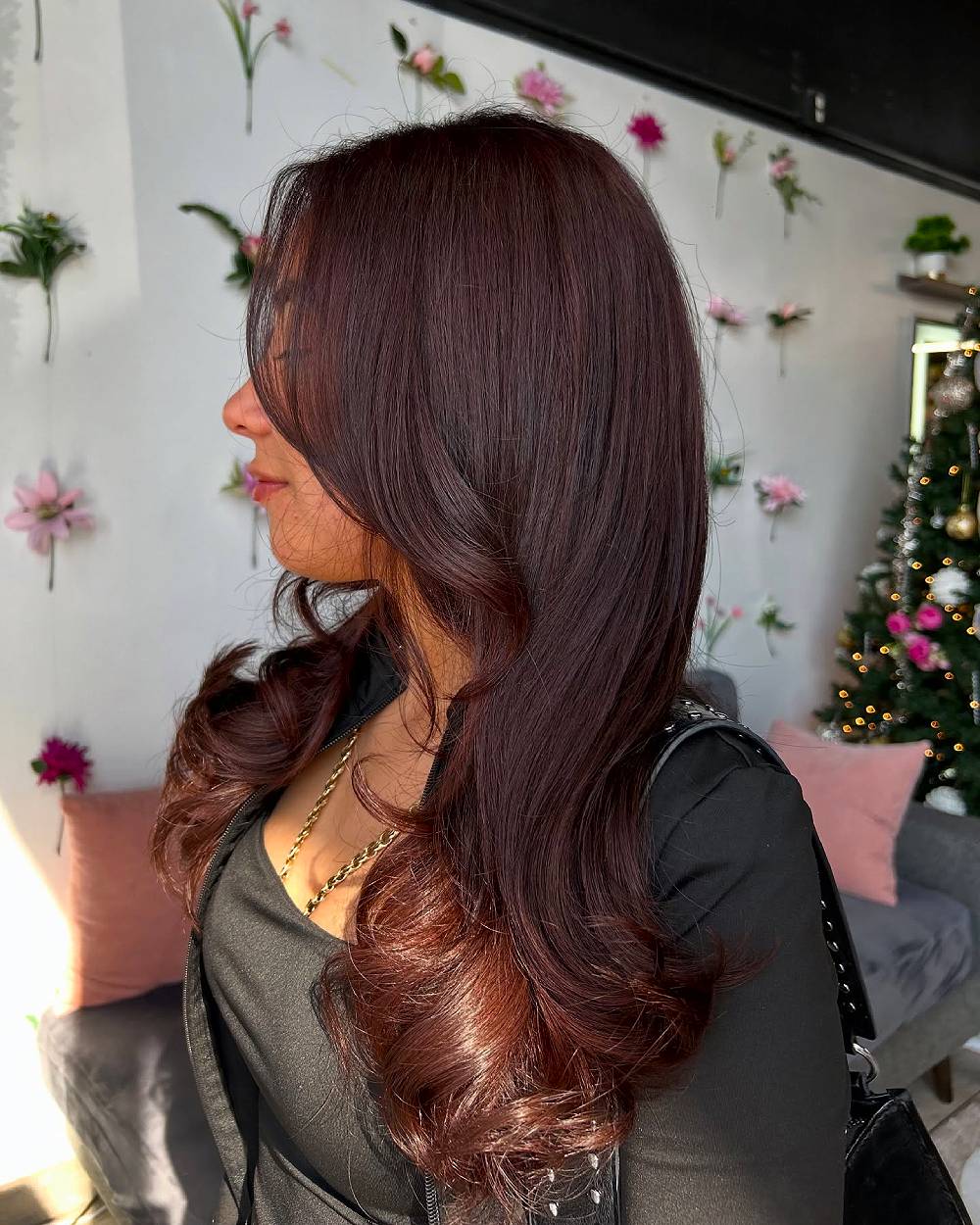 Couleur de cheveux cerise chocolat :tendances, nuances et conseils pour un look riche 