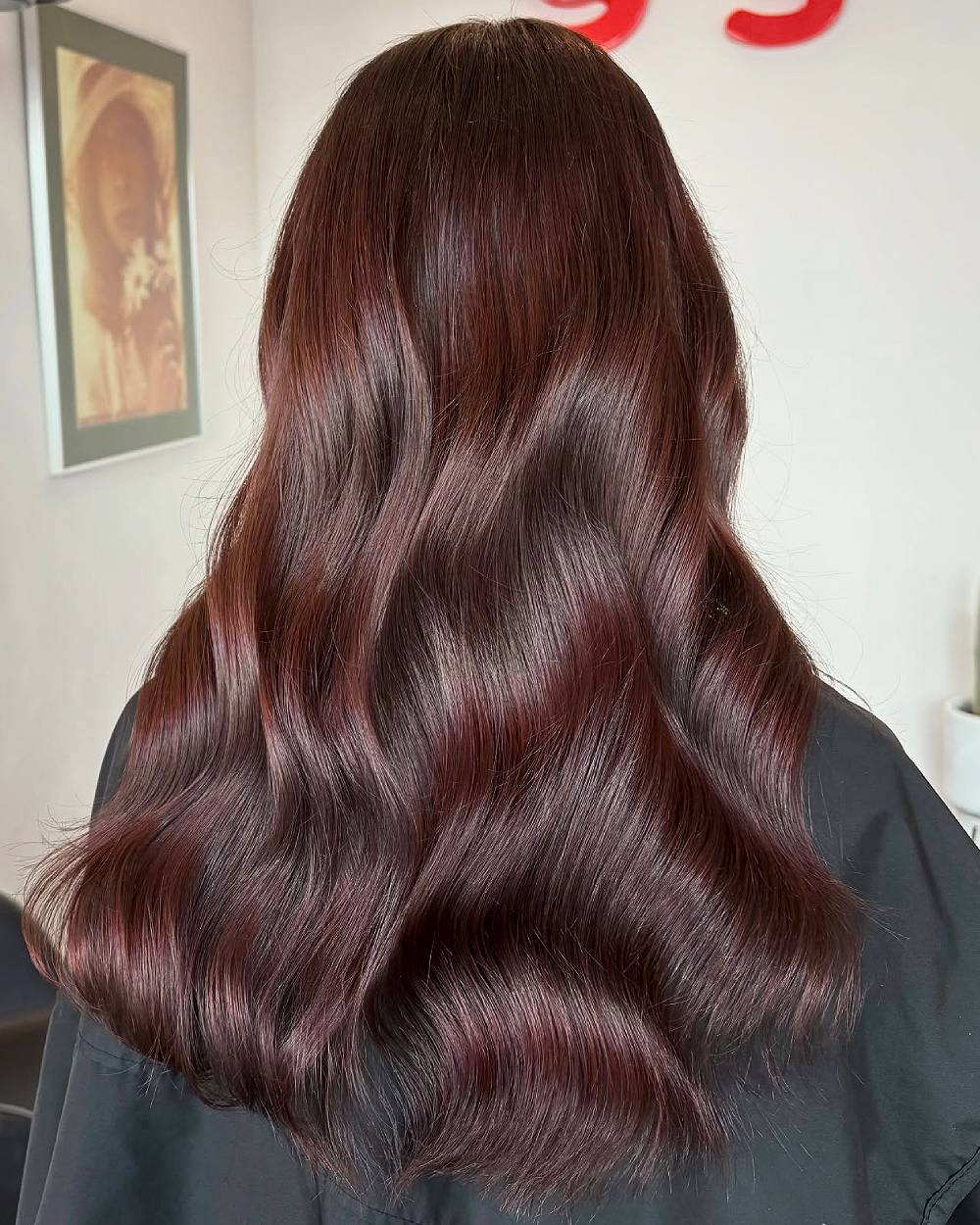 Couleur de cheveux cerise chocolat :tendances, nuances et conseils pour un look riche 
