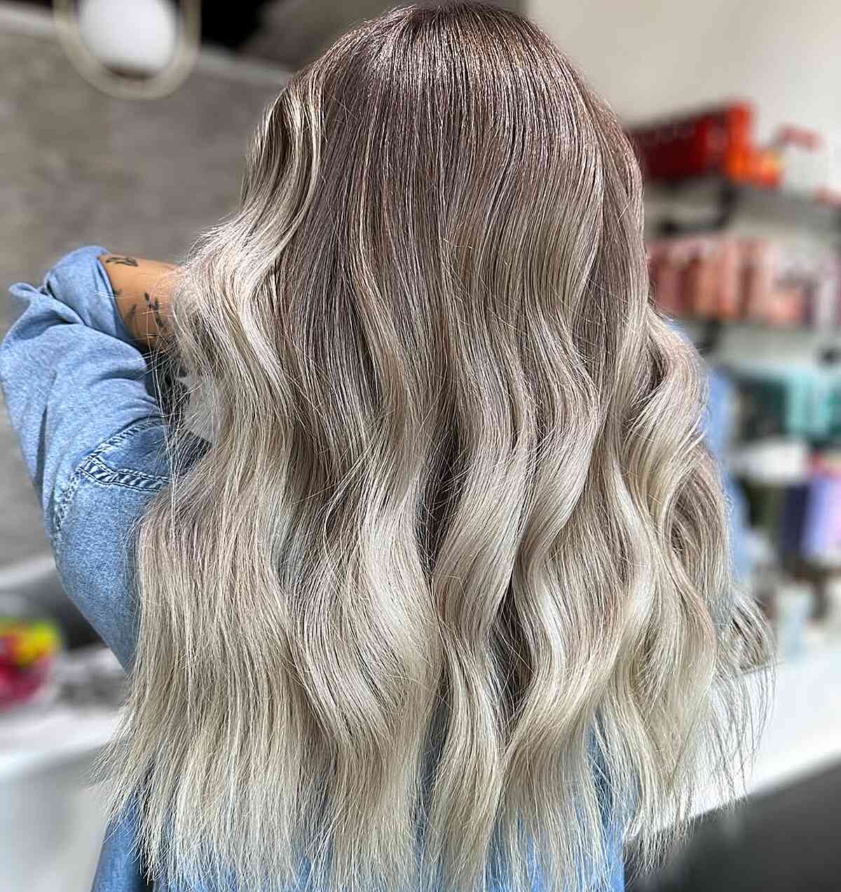 Platinblond Balayage:22 atemberaubende Ideen und Pflegetipps