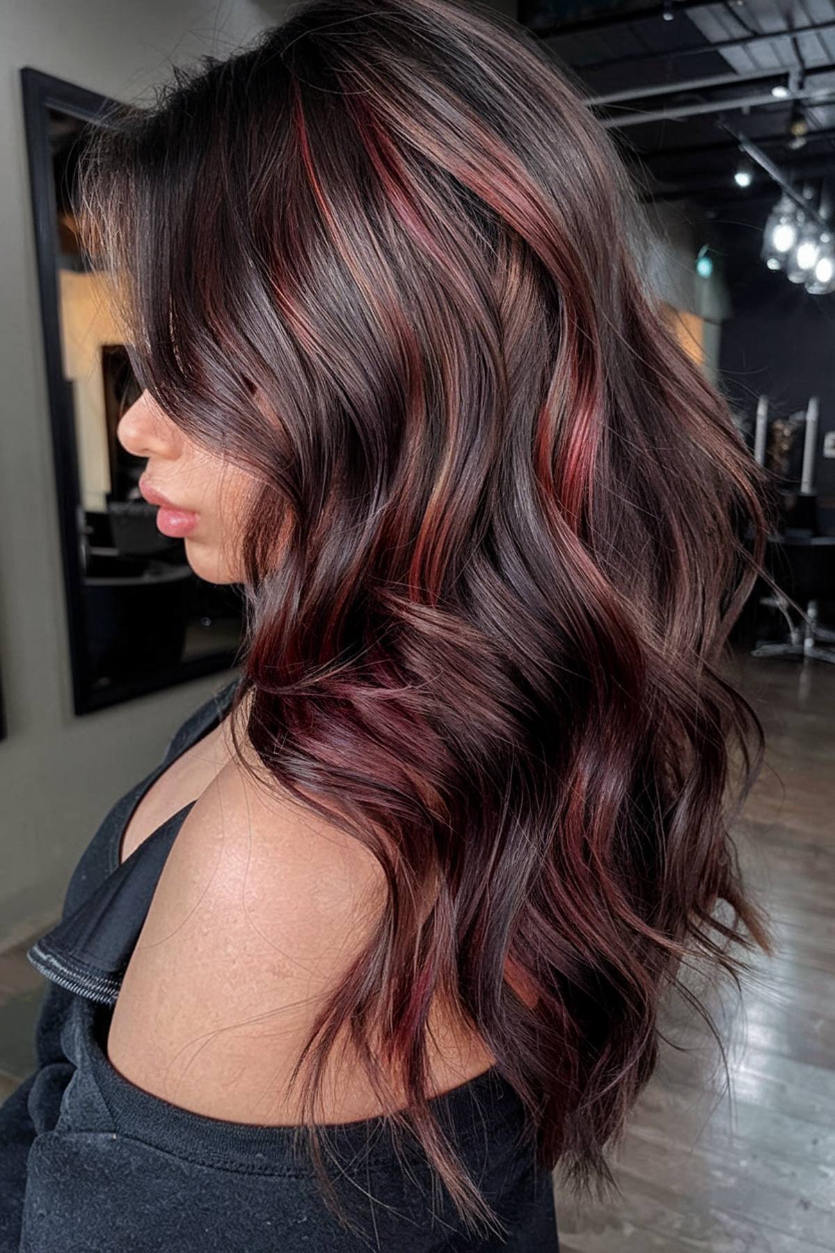 Idées de couleurs de cheveux vin pour 2026 :nuances et entretien 
