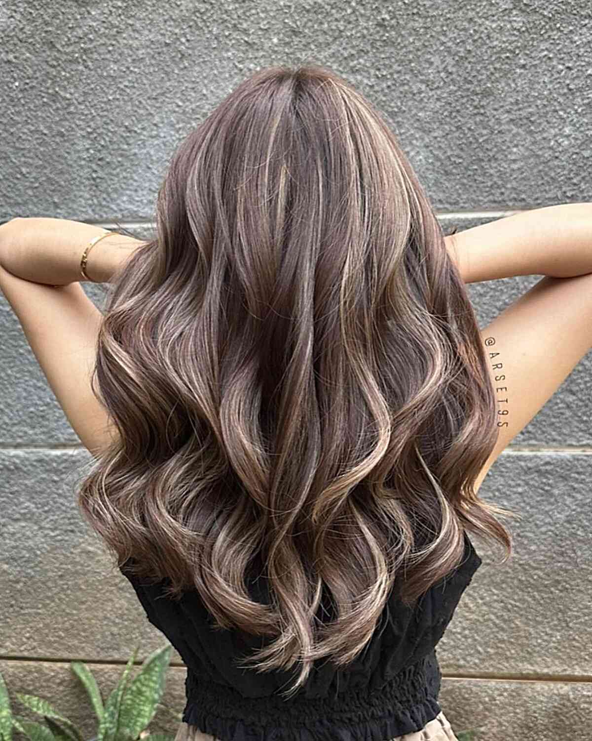 Idées de coloration capillaire au thé au lait :superbes nuances et conseils de coiffure