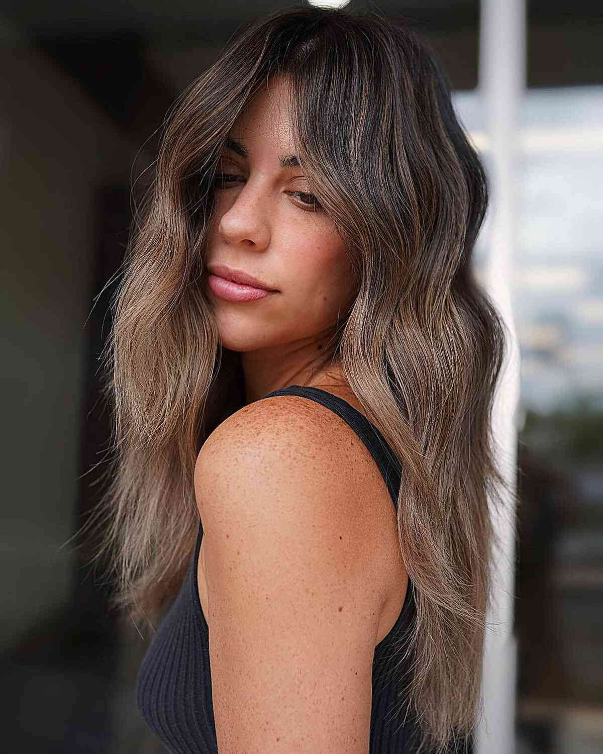 Idées de balayage brun cendré :35 looks et inspiration époustouflants 
