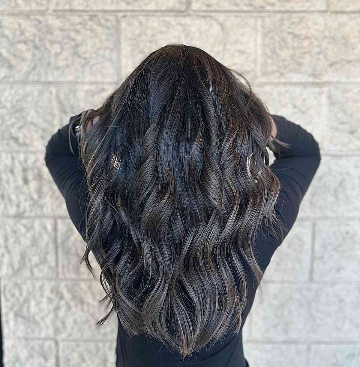 Idées de balayage brun cendré :35 looks et inspiration époustouflants 