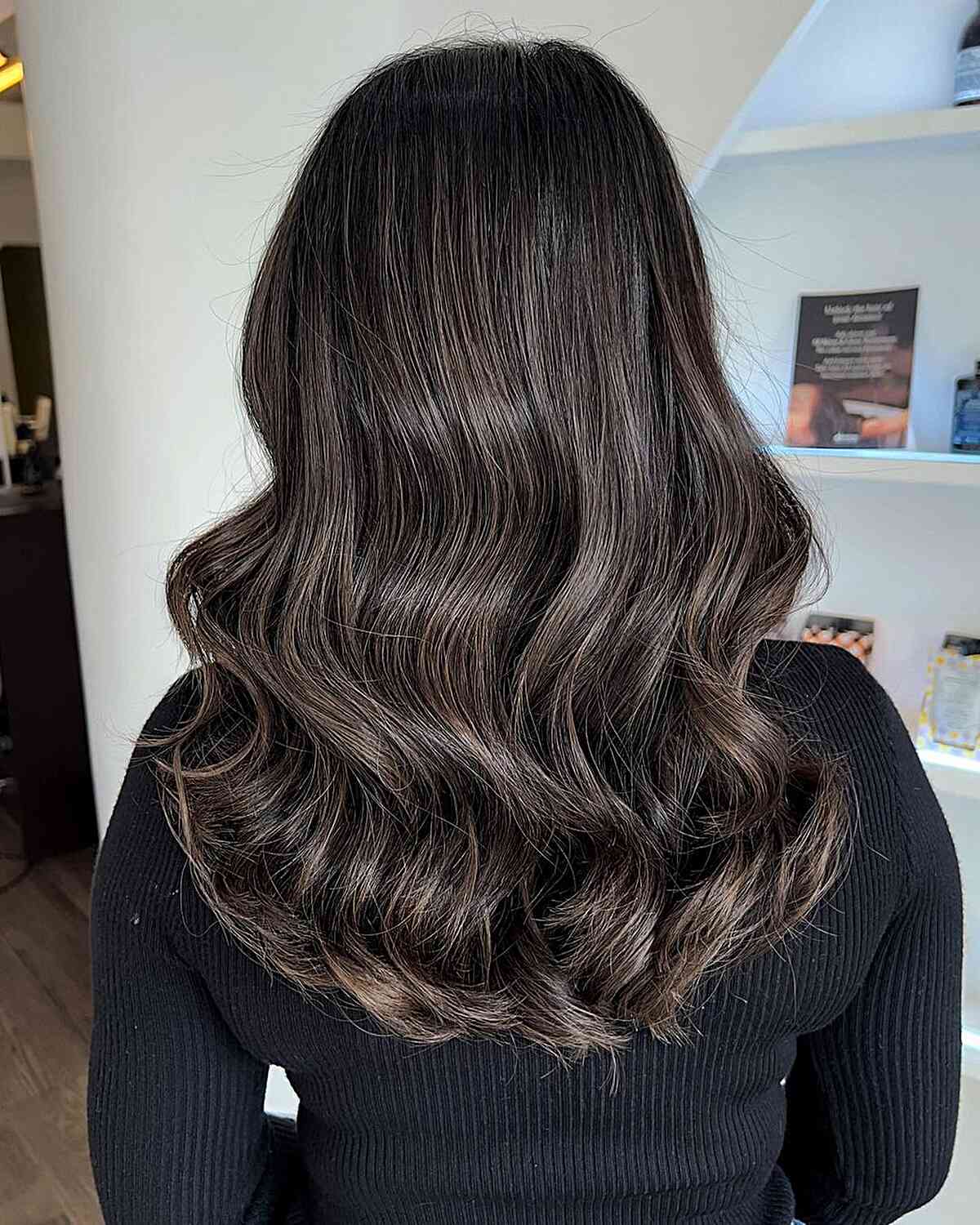 Idées de balayage brun cendré :35 looks et inspiration époustouflants 