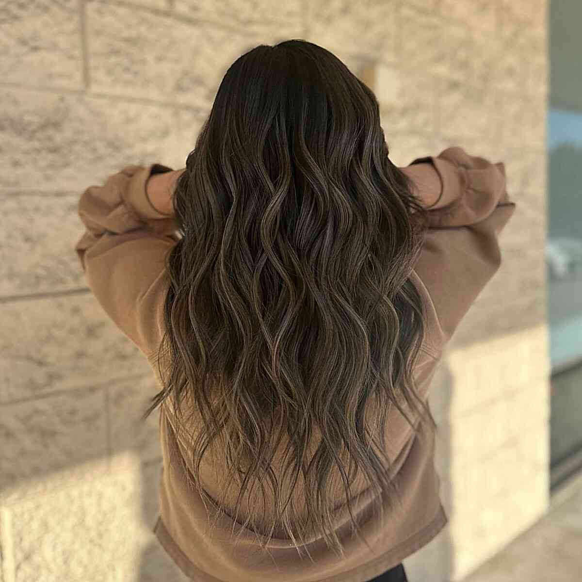 Idées de balayage brun cendré :35 looks et inspiration époustouflants 