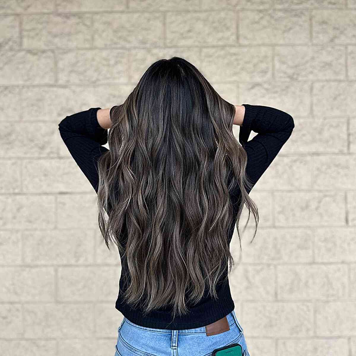 Idées de balayage brun cendré :35 looks et inspiration époustouflants 