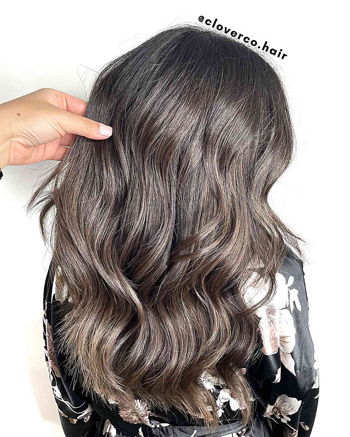 Idées de balayage brun cendré :35 looks et inspiration époustouflants 