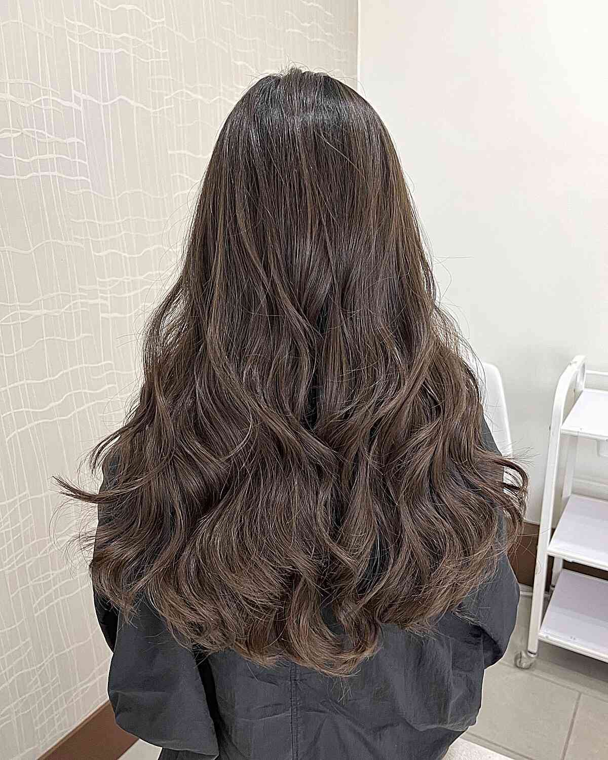 Idées de balayage brun cendré :35 looks et inspiration époustouflants 