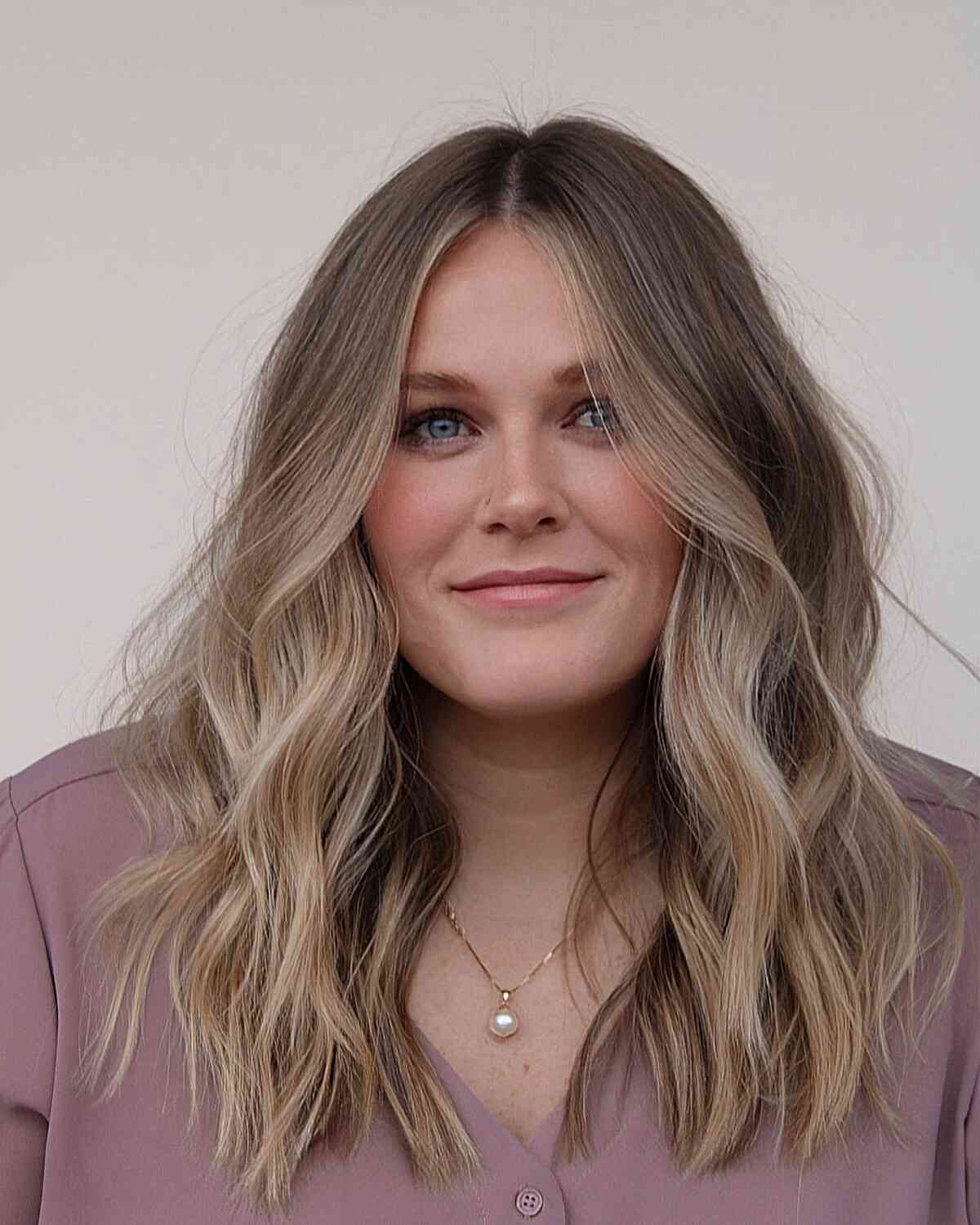 Couleurs de cheveux blonds Dishwater :nuances et conseils pour une correspondance parfaite