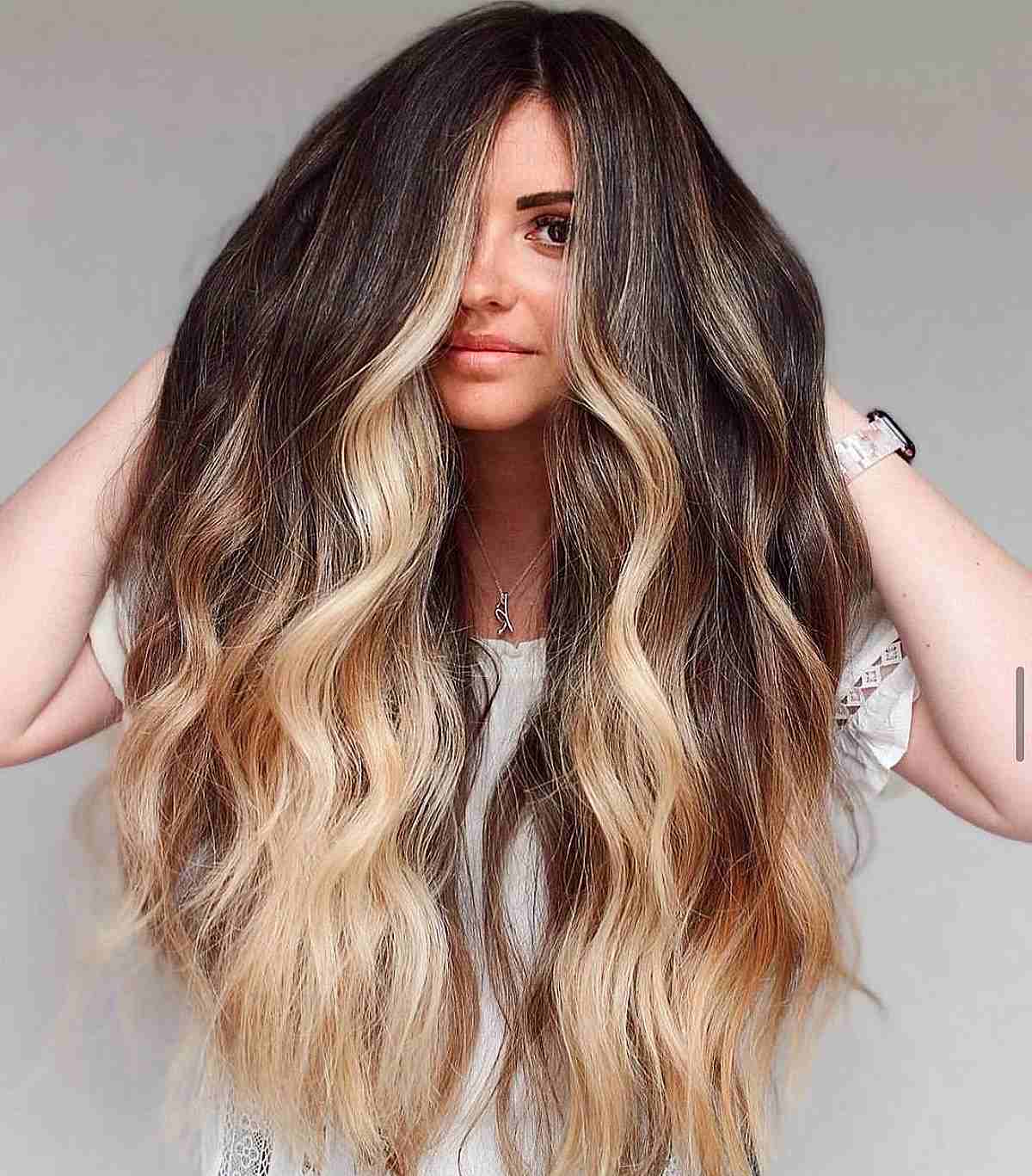 Balayage blond sur cheveux châtain foncé : 20+ transformations époustouflantes 
