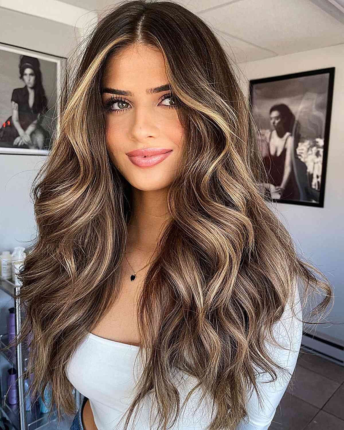 Balayage blond sur cheveux châtain foncé : 20+ transformations époustouflantes 