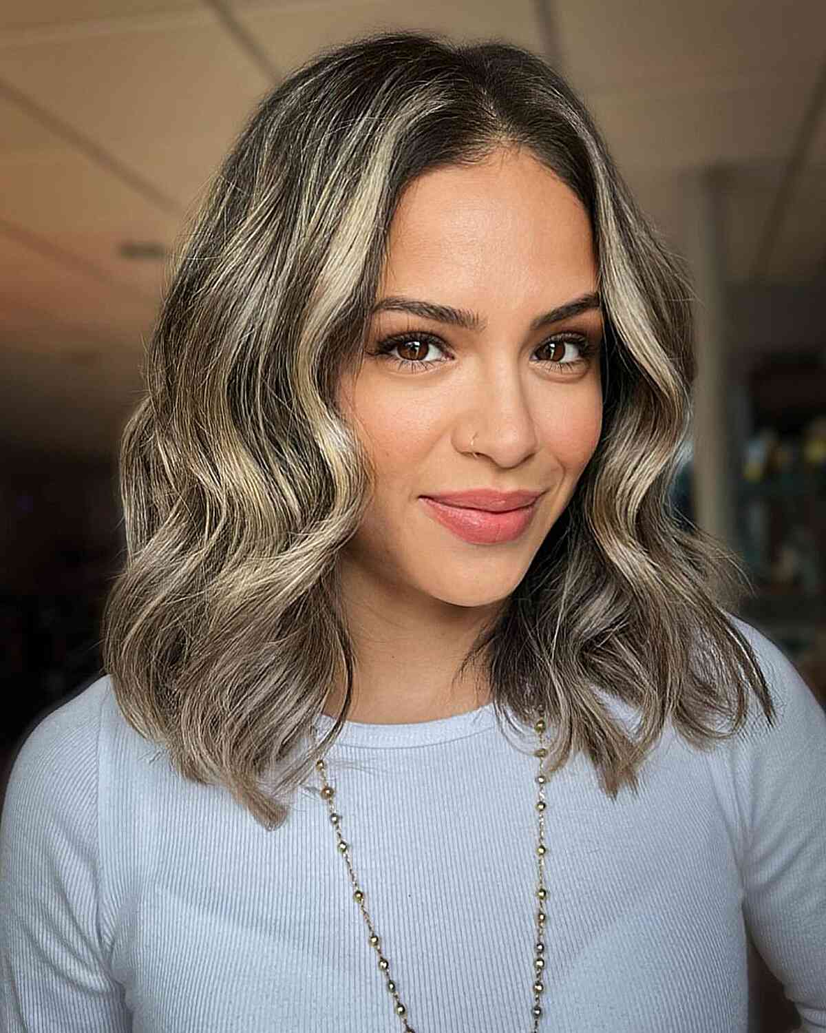 Balayage blond sur cheveux châtain foncé : 20+ transformations époustouflantes 