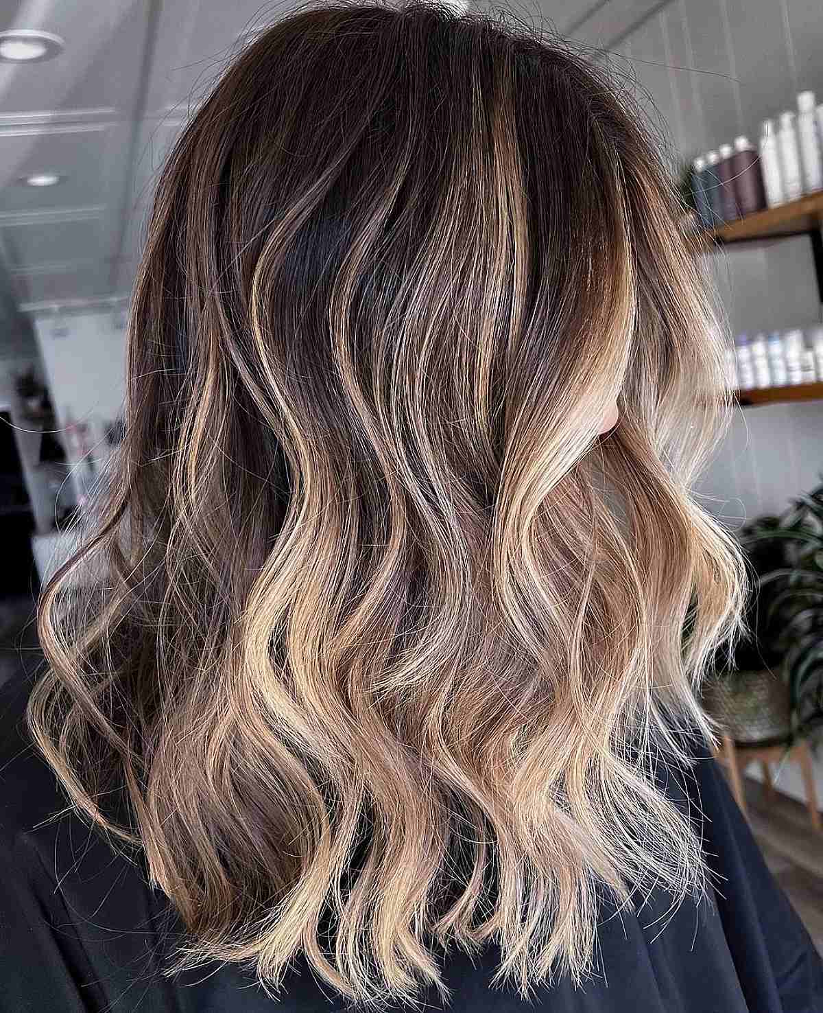 Balayage blond sur cheveux châtain foncé : 20+ transformations époustouflantes 