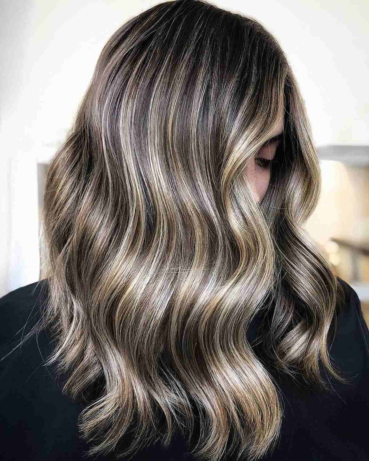 Balayage blond sur cheveux châtain foncé : 20+ transformations époustouflantes 