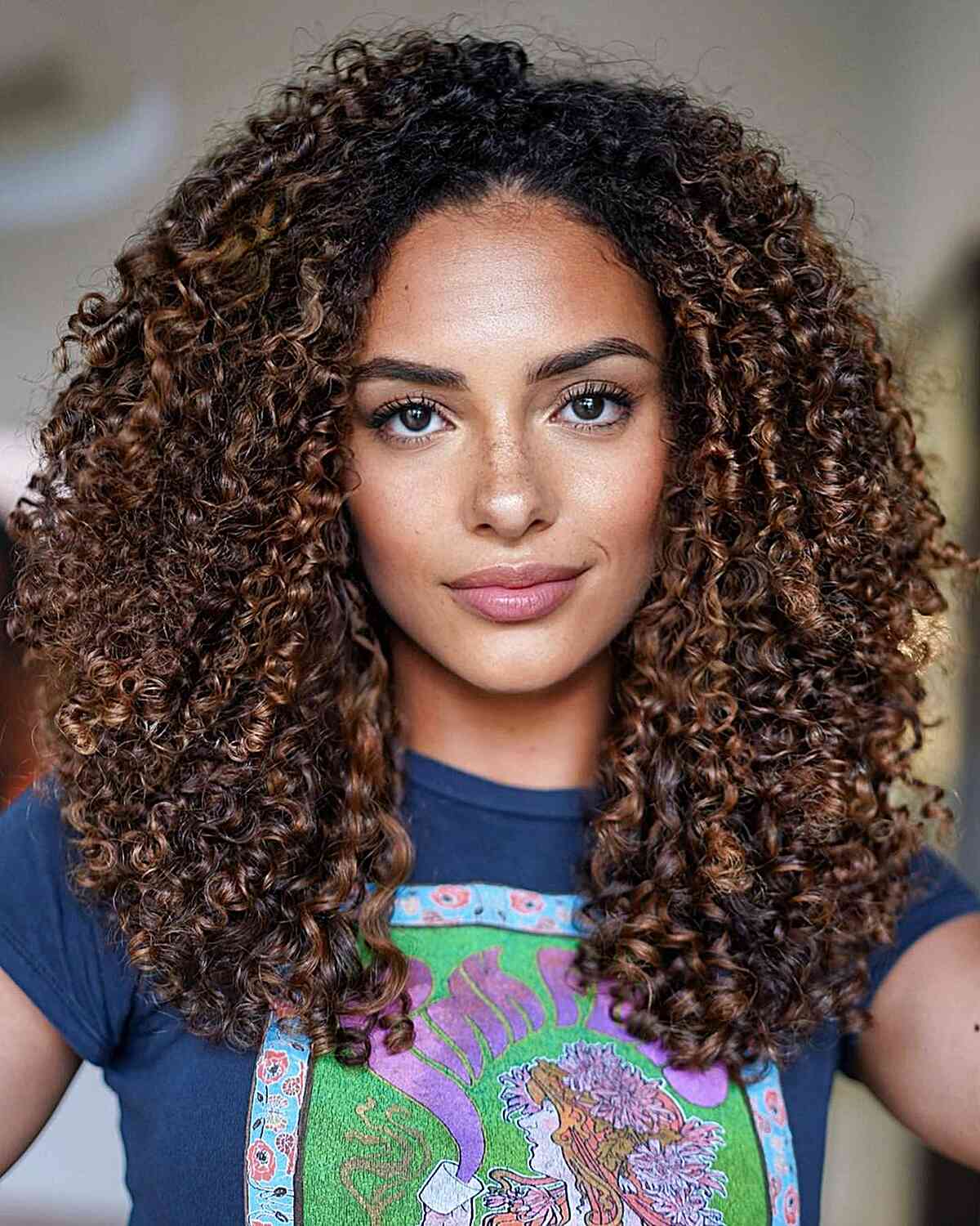 Balayage pour cheveux bouclés :guide et conseils du professionnel