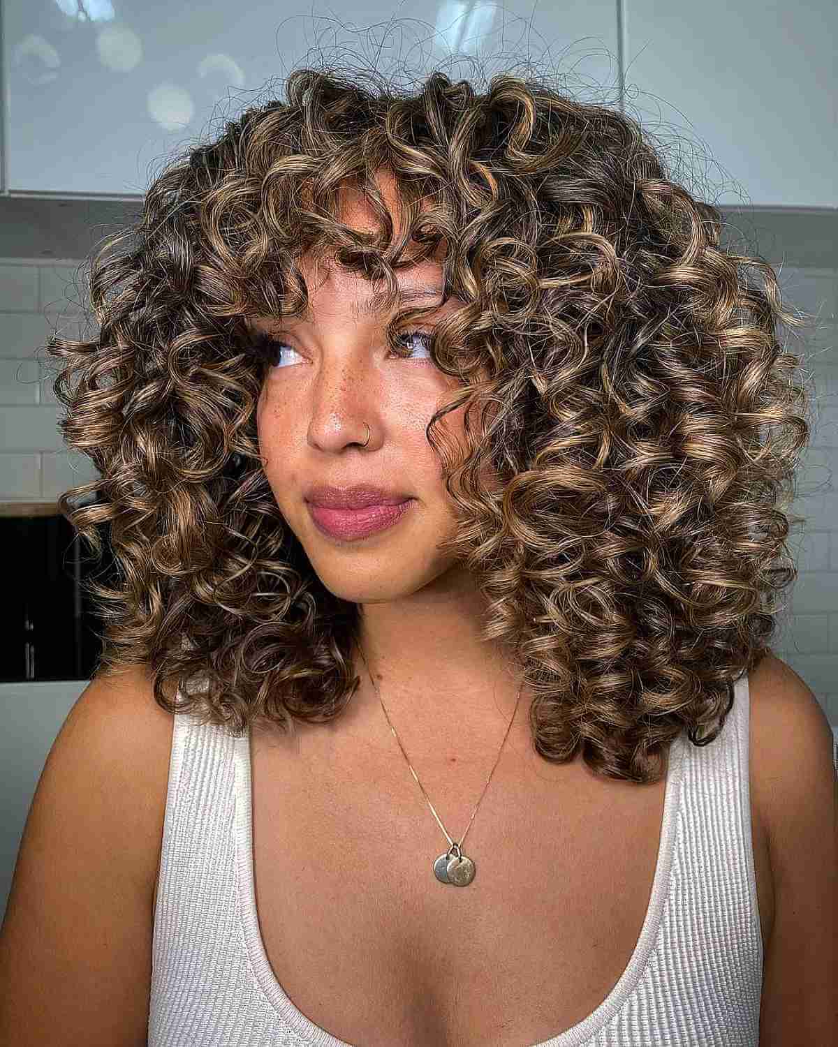 Balayage pour cheveux bouclés :guide et conseils du professionnel