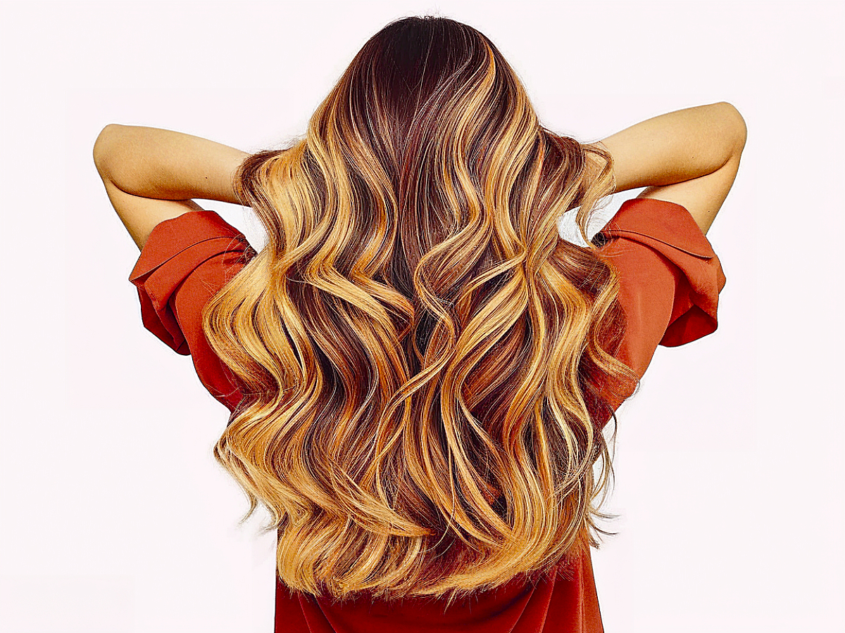 Tendances couleur de cheveux 2024-2025 :idées calico et blondes pour les femmes 