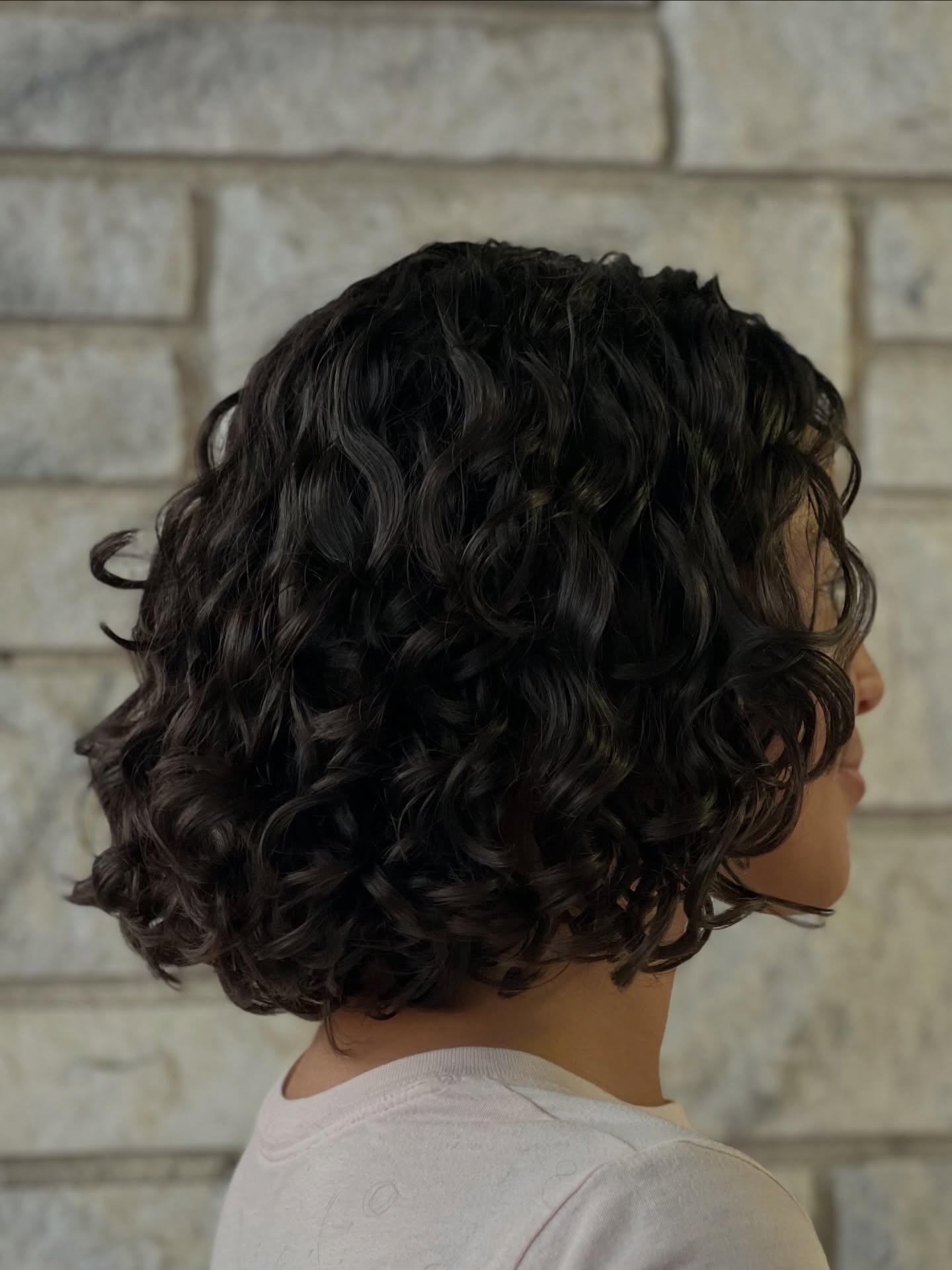 Meilleures coiffures courtes et bouclées pour les femmes de plus de 30 ans | Conseils d experts