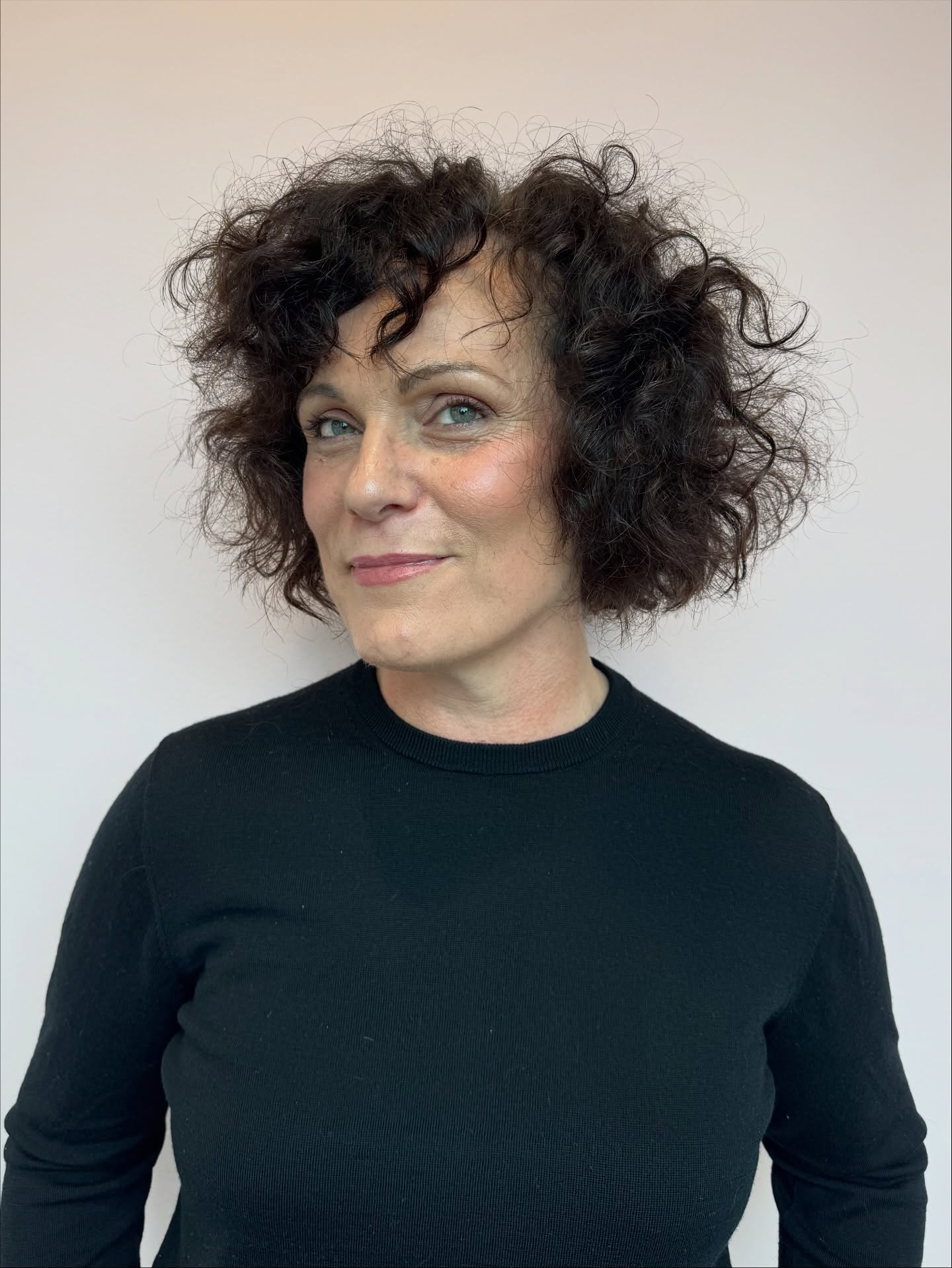 Bob bouclé à la mâchoire :50 looks époustouflants et conseils de style 