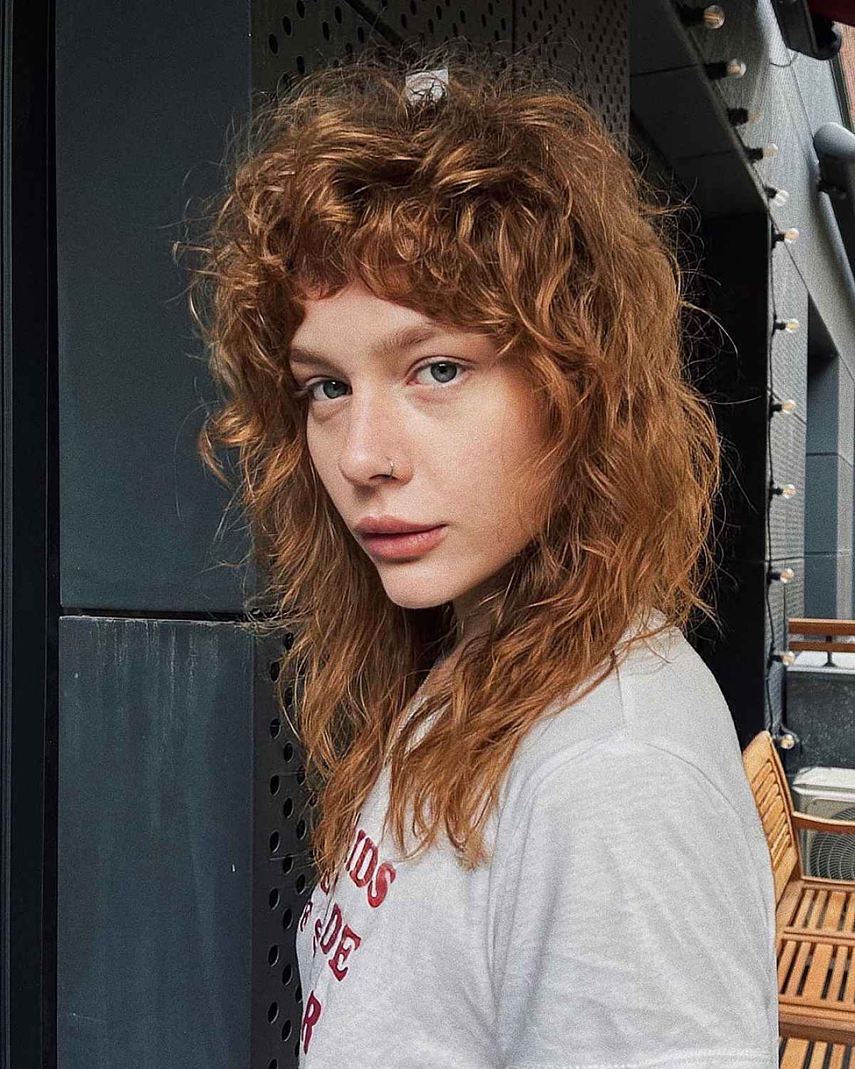 Coupe loup pour cheveux bouclés :style, couches et conseils d experts 