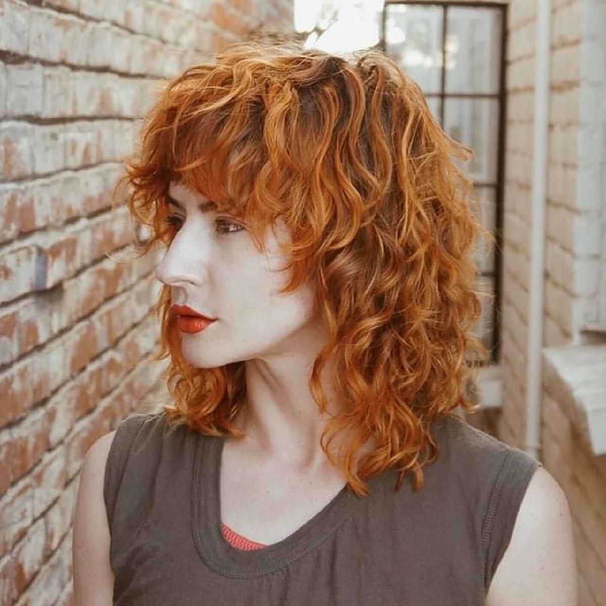 Coupe loup pour cheveux bouclés :style, couches et conseils d experts 