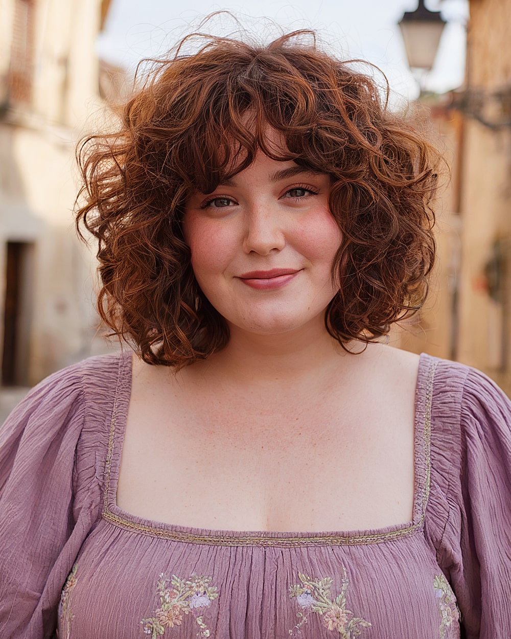 Coupes de cheveux bouclés Shag avec frange :tendances et conseils de style pour 2026 
