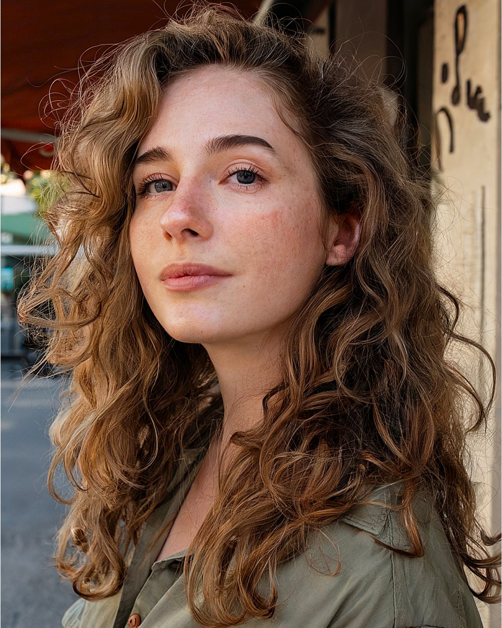 Styles de cheveux bouclés sans effort : 21+ idées pour 2026 