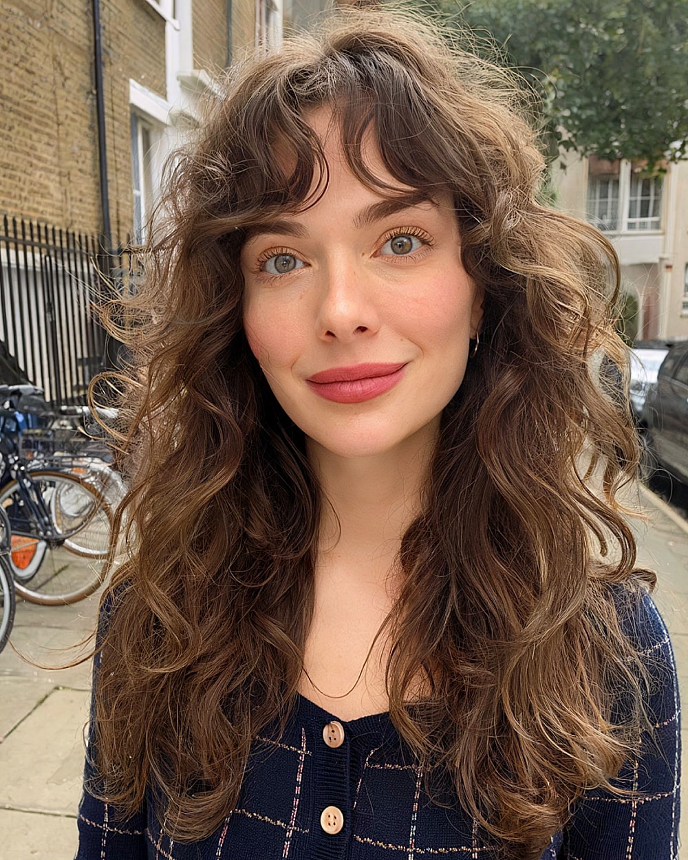 Styles de cheveux bouclés sans effort : 21+ idées pour 2026 