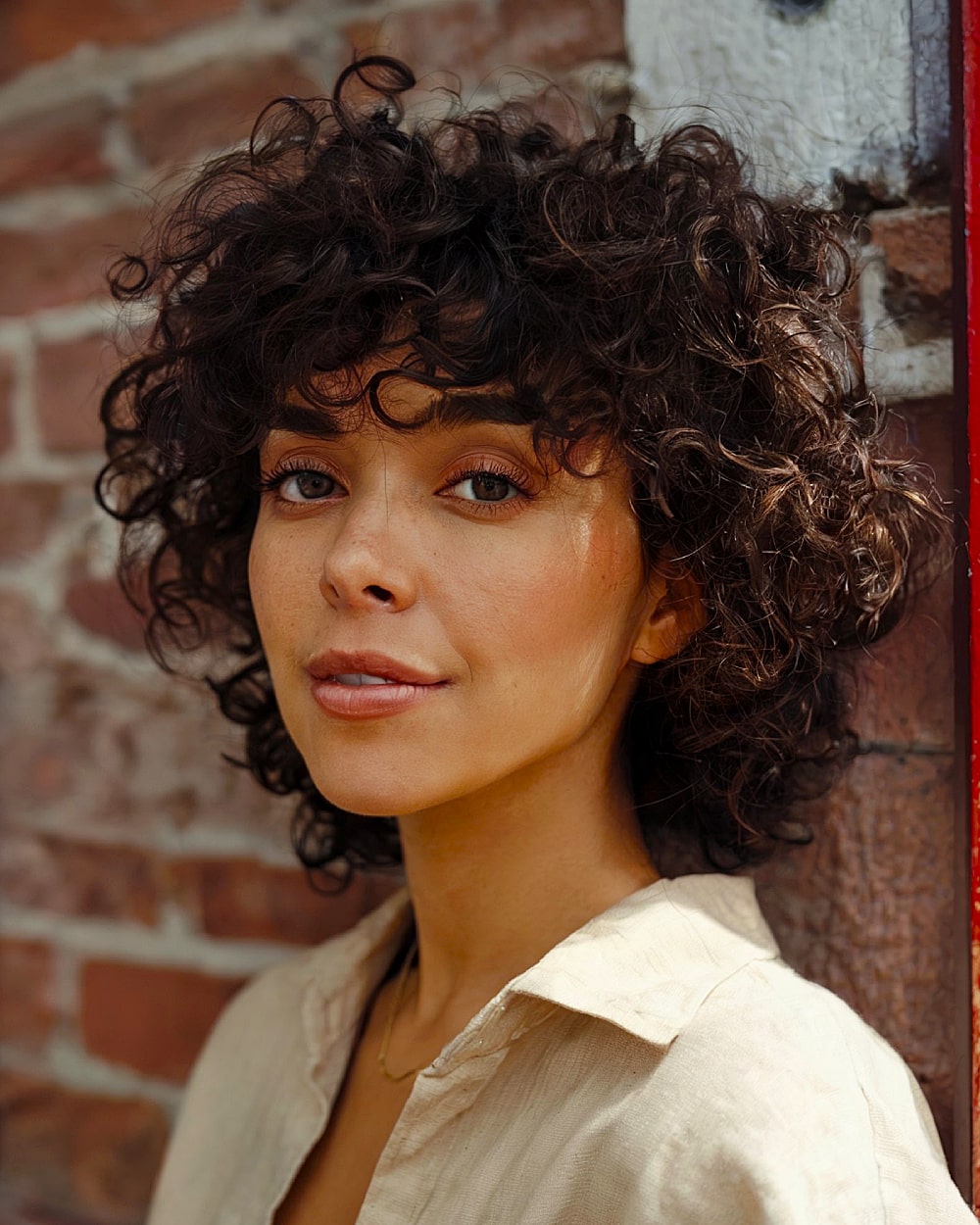 Styles de cheveux bouclés sans effort : 21+ idées pour 2026 