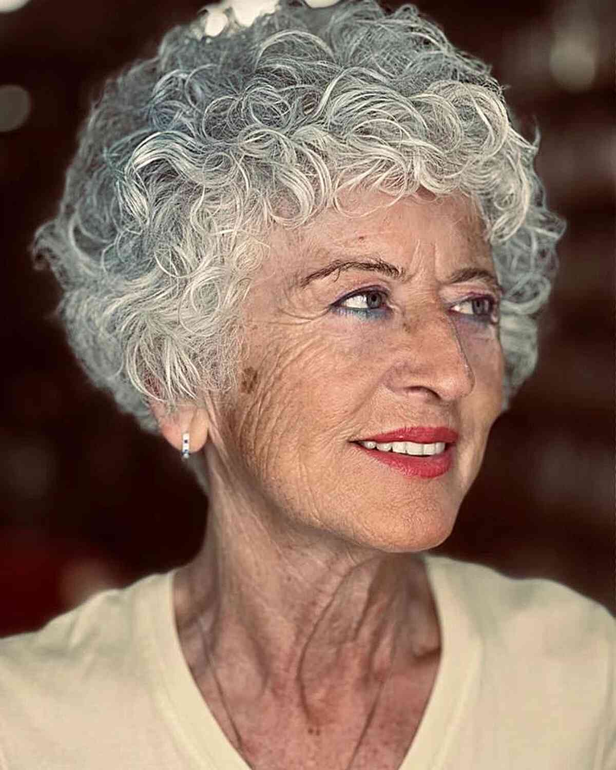 Meilleurs styles de Bob bouclés pour les femmes de plus de 50 ans en 2026