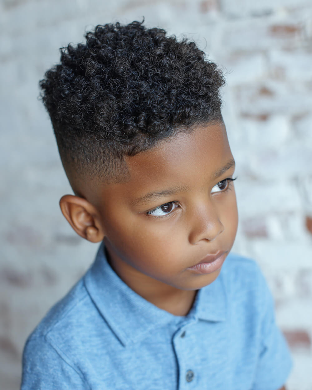 Meilleures coupes de cheveux bouclés pour les garçons :guide de style 2026