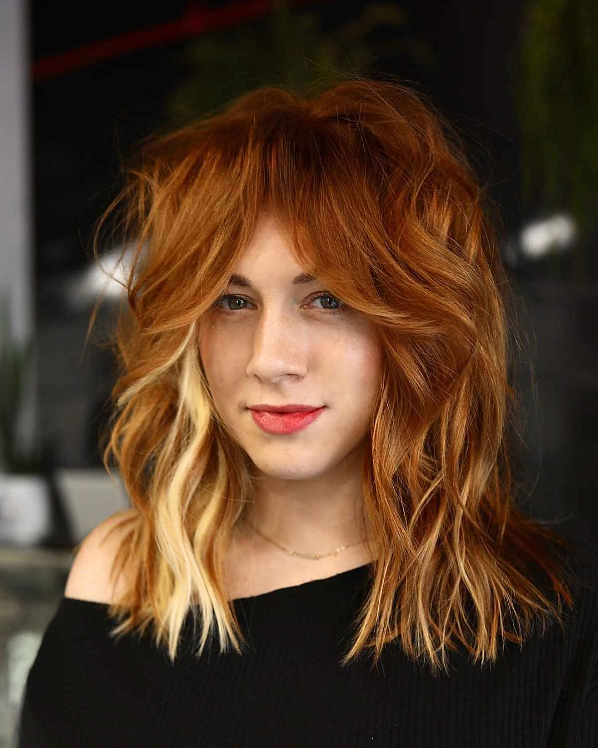 Franges de rideaux et cheveux ondulés :29 idées de coiffure et conseils d experts
