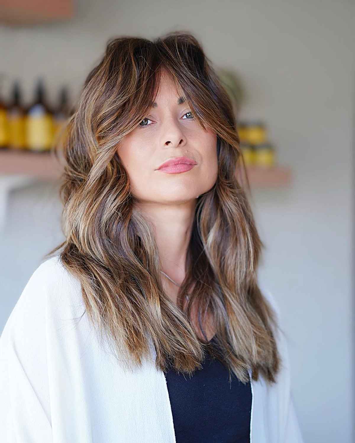 Franges de rideaux et cheveux ondulés :29 idées de coiffure et conseils d experts