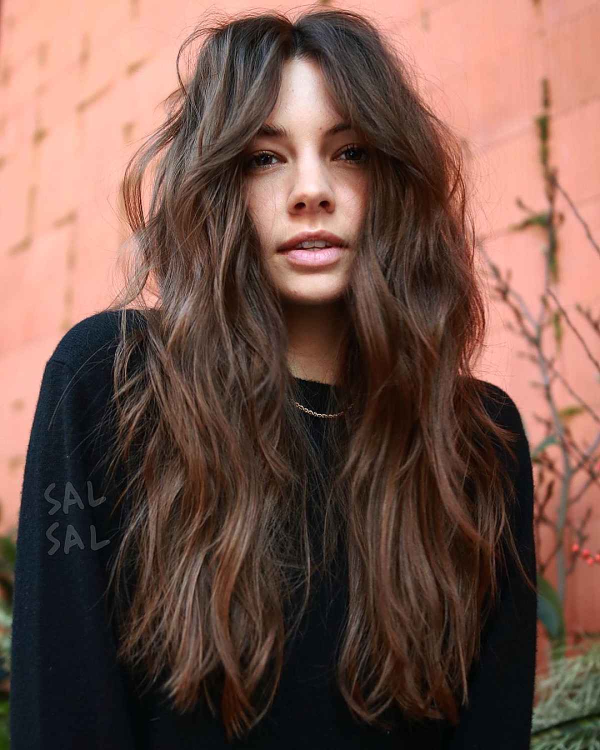 Franges de rideaux et cheveux ondulés :29 idées de coiffure et conseils d experts
