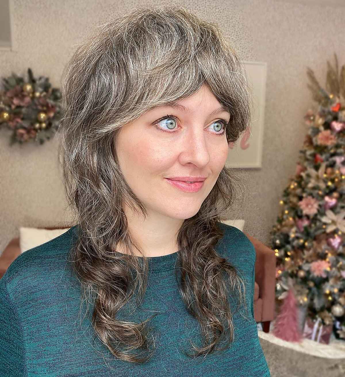 Franges de rideaux et cheveux ondulés :29 idées de coiffure et conseils d experts