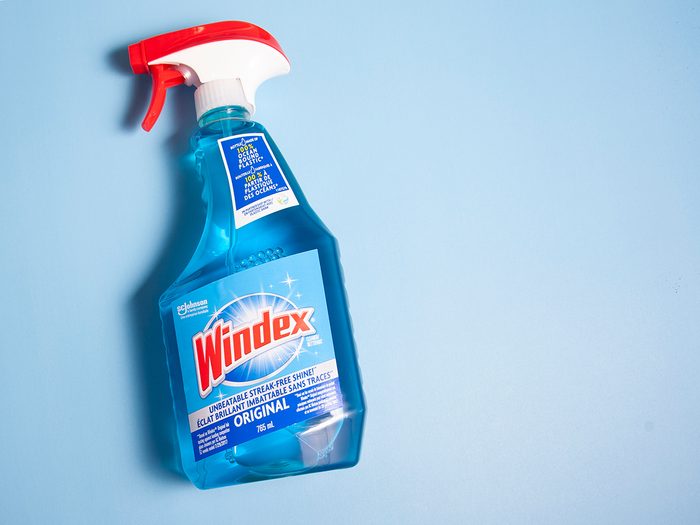 Au-delà du verre :10 utilisations inattendues de Windex 