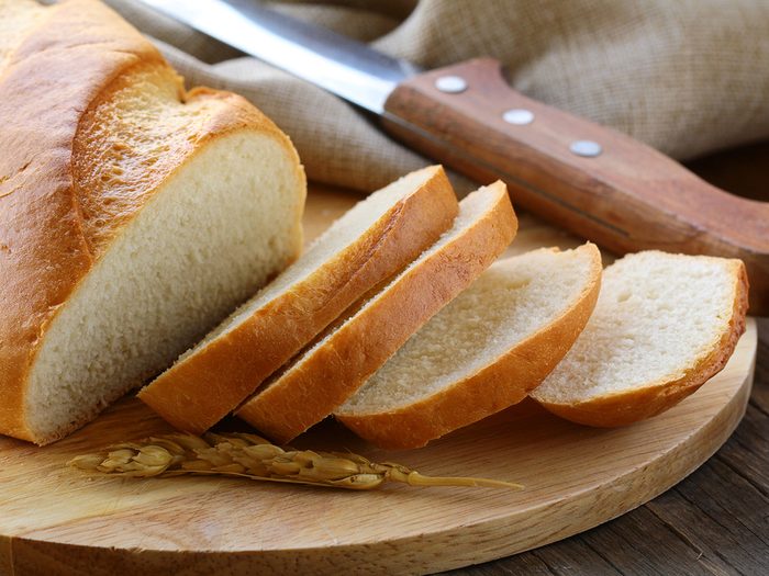 Altes Brot wiederbeleben:Einfache Methoden zur Wiederherstellung der Frische 