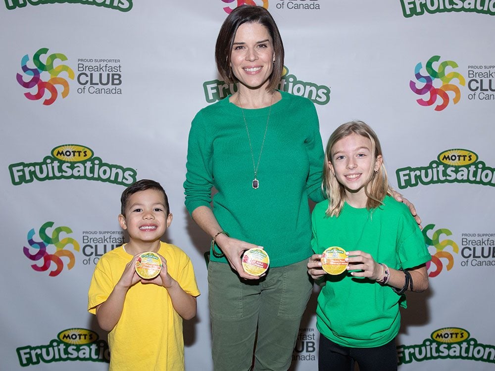 Neve Campbell milite pour lutter contre la faim chez les enfants au Canada 