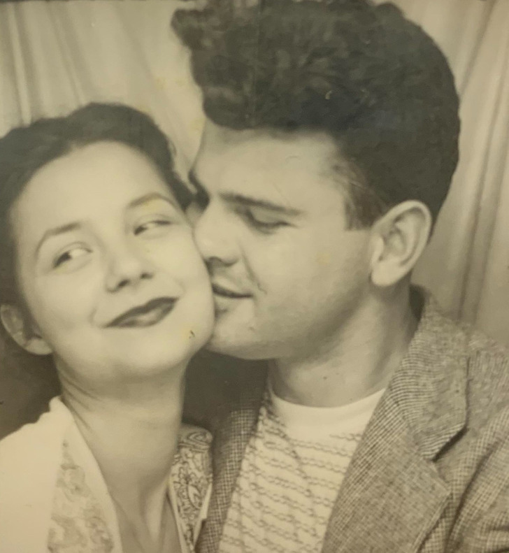 Encontrando o amor nos momentos do dia a dia:14 histórias de romance real 