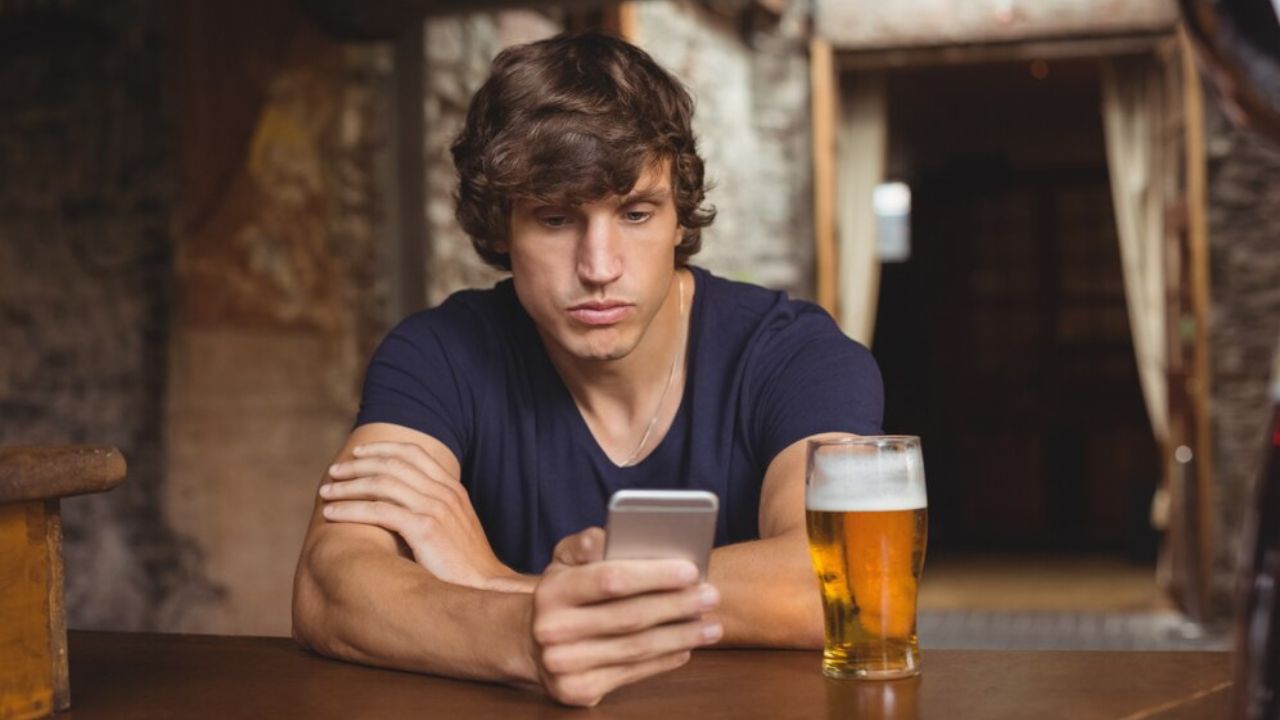 Comprendre pourquoi votre ex envoie des SMS :20 raisons possibles 