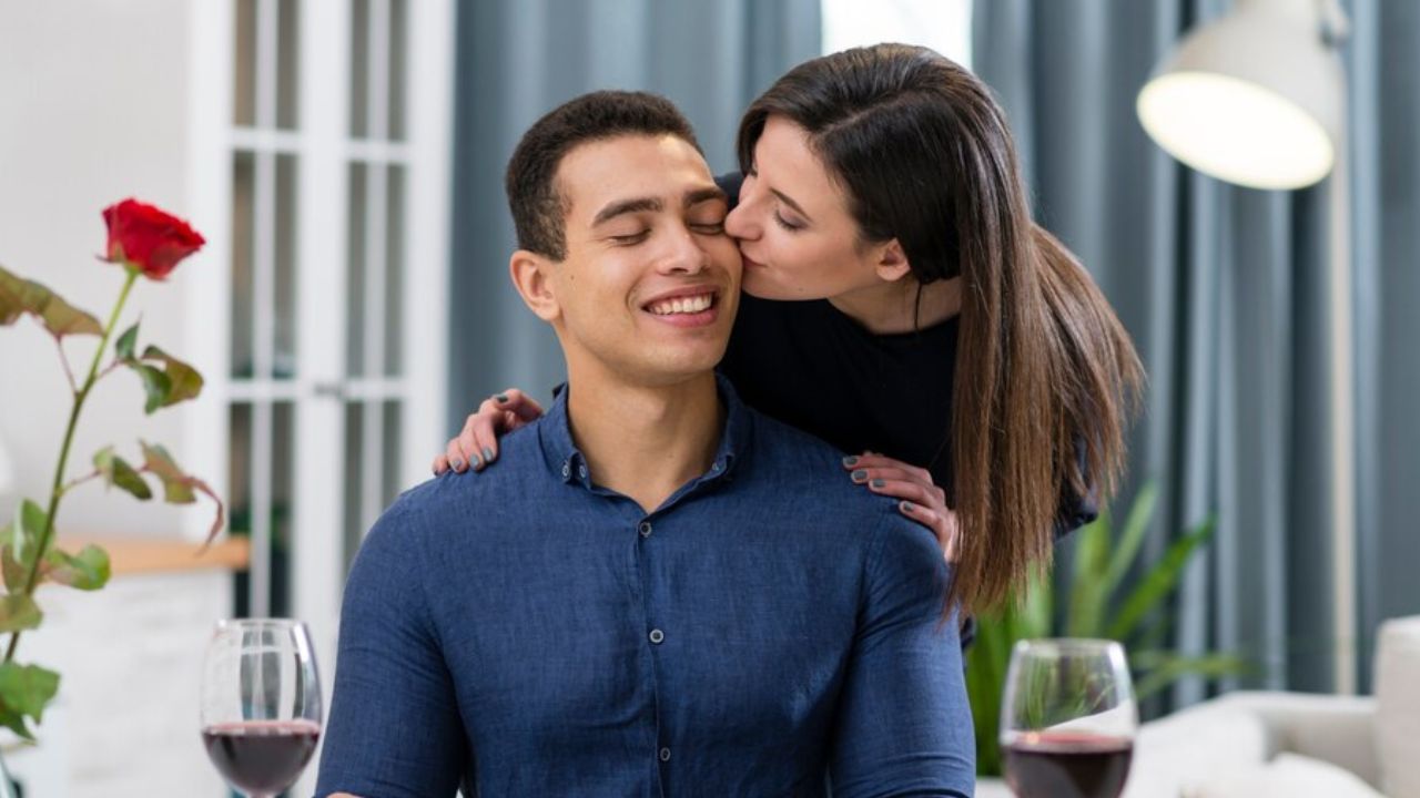 Mais de 21 maneiras de dizer a ele que você gosta dele:confesse seus sentimentos com confiança 