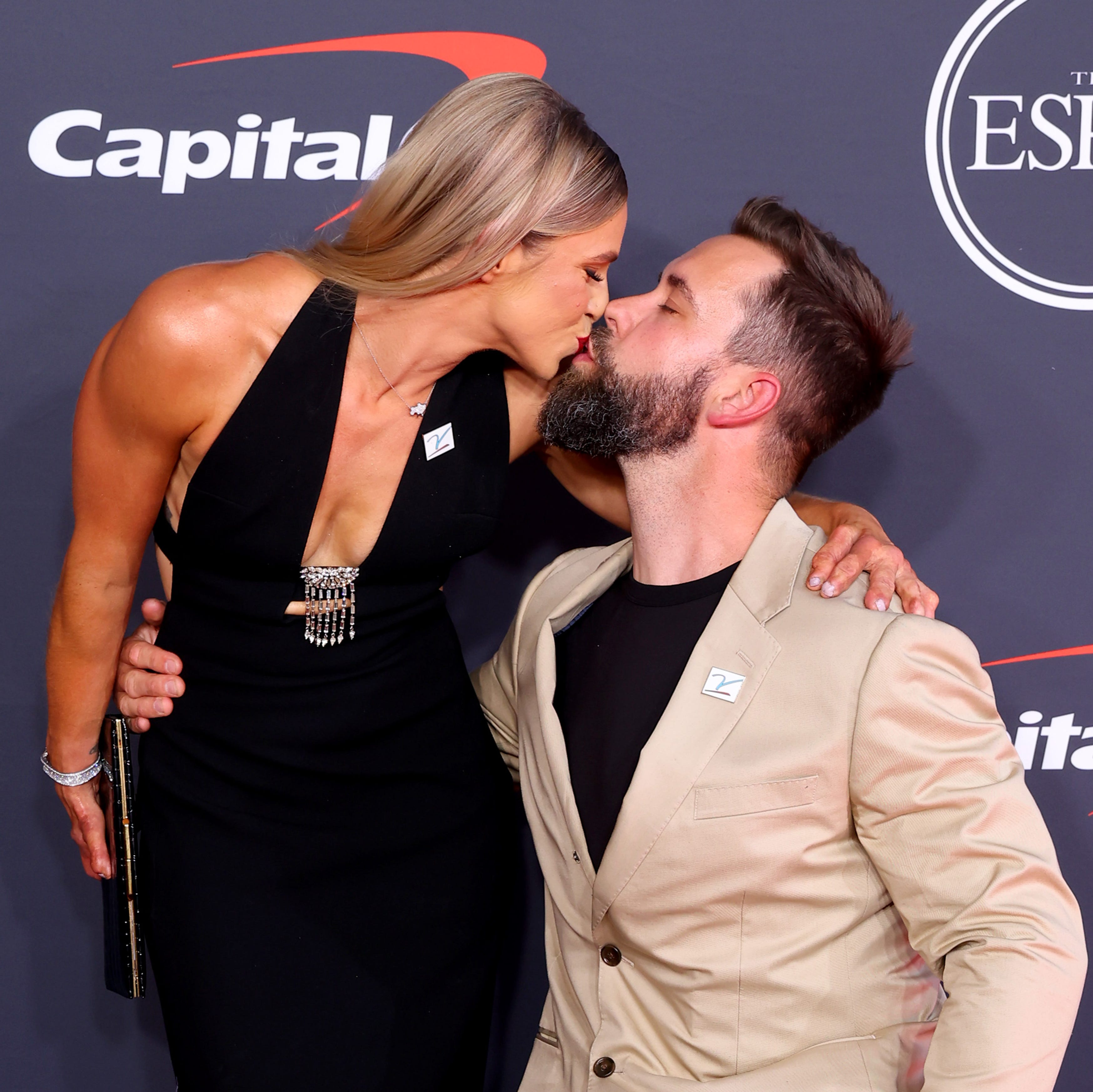 Spotlight på Team USA s olympiske power Couples:Fra ishockey til hurtigløb på skøjter