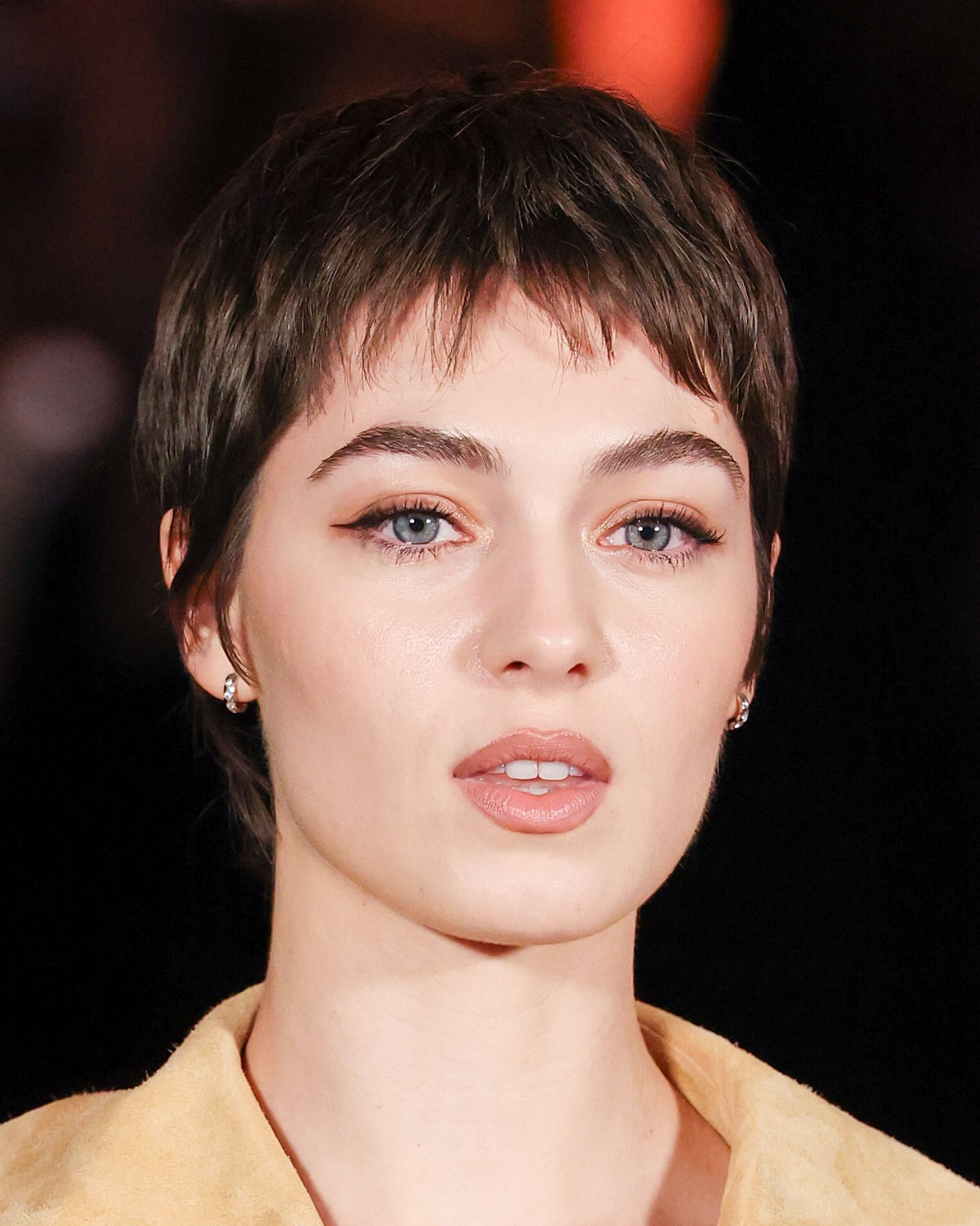 Tendances capillaires d hiver :des looks doux et romantiques inspirés du cinéma 